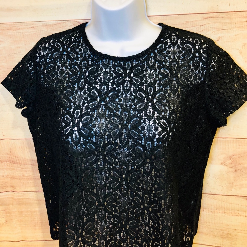 HP💕💕Charms FashionLF Embroidered Flower Top